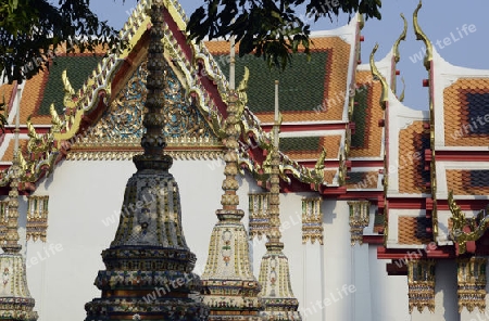 Die Tempelanlage des Wat Pho in der Hauptstadt Bangkok von Thailand in Suedostasien.