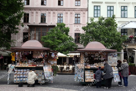 Marktstaende in der Altstadt von Bratislava der Hauptstadt an der Donau in  der Slowakei in Osteuropa.