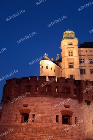 Das Koenigsschloss auf dem Huegel Wawel in der Altstadt von Krakau im sueden von Polen. 