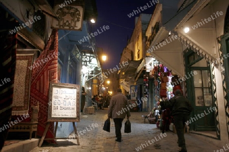 Afrika, Nordafrika, Tunesien, Tunis
Eine Gasse in der Medina mit dem Markt oder Souq in der Altstadt der Tunesischen Hauptstadt Tunis



