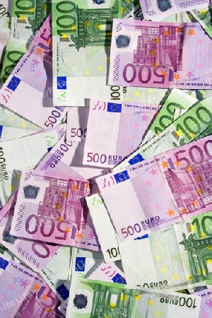 100 und 500 Euro Banknoten