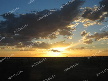 Sonnenuntergang in der Mitte Australiens