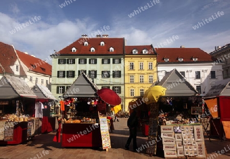 Europa, Osteuropa, Slowakei, Hauptstadt, Bratislava, Altstadt, Platz, Rathausplatz, Maximilianfontaene, Rathaus, Sommer,