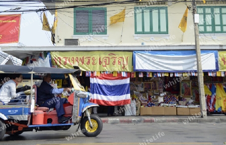 Eine Strassenszene im Stadtteil Banglamphu in der Hauptstadt Bangkok von Thailand in Suedostasien.