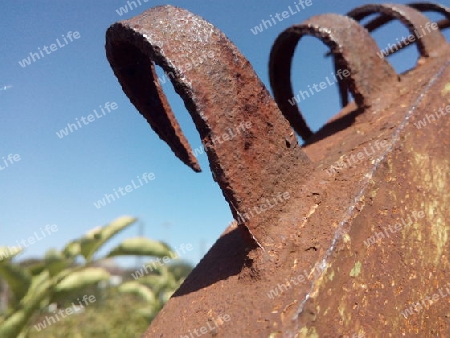 Rost und blauer Himmel III