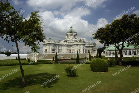 Das alte Parlament im Dusit Park in der Stadt Bangkok in Thailand in Suedostasien.