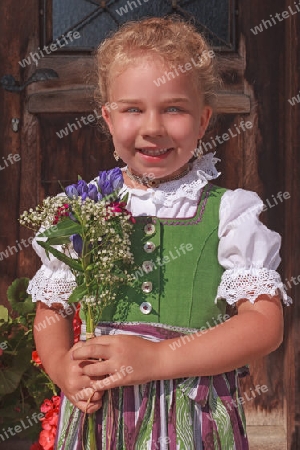 Portrait eines bayerischen Blumenm?dchen