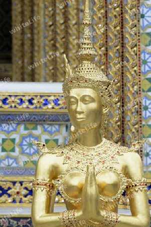 Die Tempelanlage des Wat Phra Kaew in der Hauptstadt Bangkok von Thailand in Suedostasien.