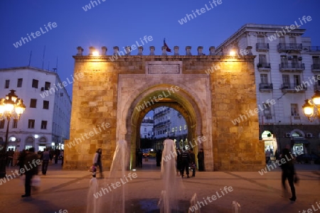 Der Place de la Victoire am Souq oder Bazzar in der Altstadt  von Tunis am Mittelmeer in Tunesien in Nordafrika..