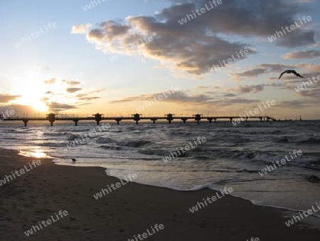 Sonnenuntergang am Strand. Insel Wolin