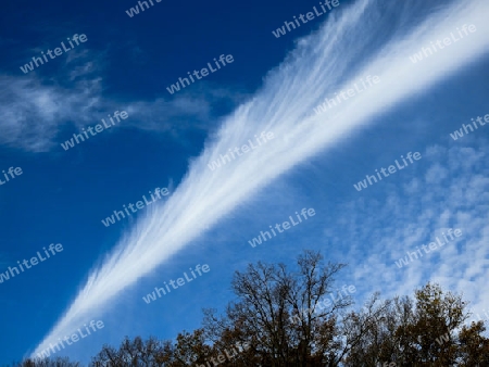 Blauer Himmel mit Wolken