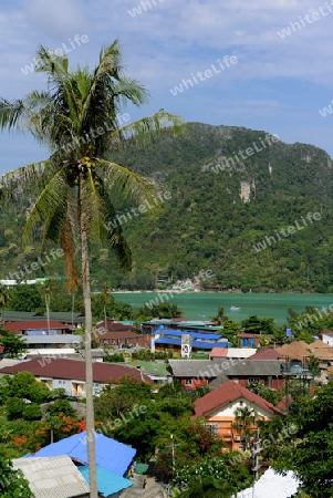 The view from the Viewpoint on the Town of Ko PhiPhi on Ko Phi Phi Island outside of the City of Krabi on the Andaman Sea in the south of Thailand. 