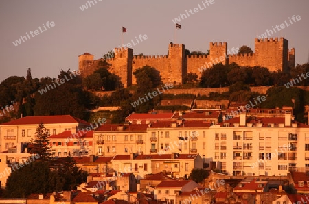 Die Burg in der Innenstadt der Hauptstadt Lissabon in Portugal.   
