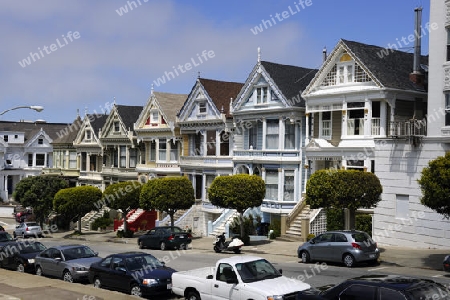 Haeuser im viktorianischen Stil, Painted Ladies, Alamo Square in San Francisco, Kalifornien, USA