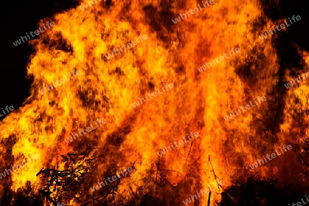 Osterfeuer  - Volkssitte um den Winter zu vertreiben