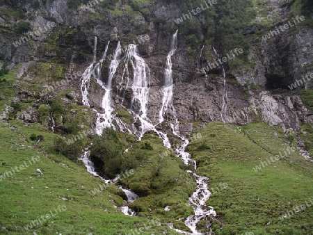 Wasserfall unterhalb der Engstlenalp