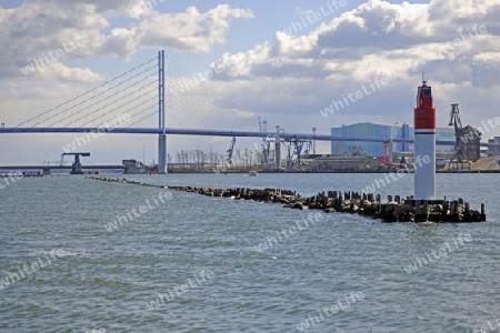 neue R?gendammbr?cke ueber den Strelasund zur Insel Ruegen,  Stralsund , Unesco Weltkulturerbe, Mecklenburg Vorpommern, Deutschland, Europa , oeffentlicher Grund