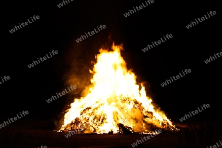 Osterfeuer  - Volkssitte um den Winter zu vertreiben