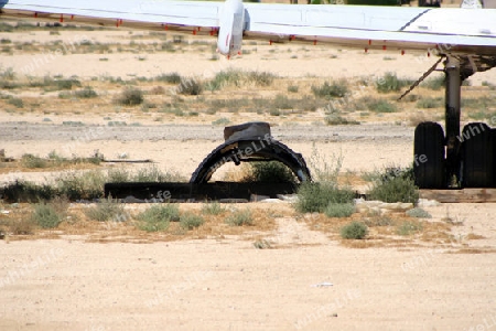 Wrecked plane on the aircraft graveyard in the Mojave Desert Abgewracktes Flugzeug auf dem Flugzeugfriedhof in der Mojave W?ste