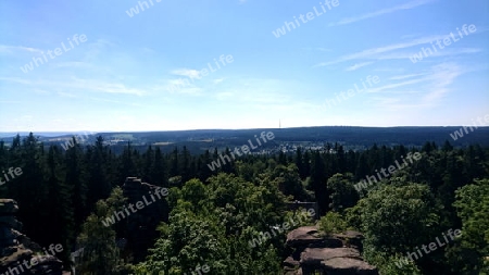 Aussicht im Sonnenschein ?ber Felsen