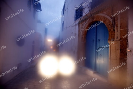 Afrika, Nordafrika, Tunesien, Tunis, Sidi Bou Said
Die Altstadt von Sidi Bou Said in der Daemmerung am Mittelmeer und noerdlich der Tunesischen Hauptstadt Tunis. 






