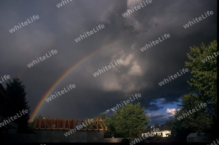 unwetter mit regenbogen