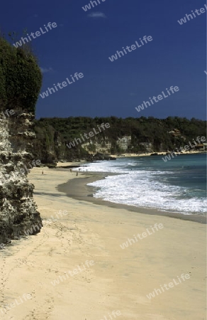 Ein Strand mit dem Namen Paradise Beach oder Dreamland Beach im Sueden der Insel Bali in Indonesien in Suedostasien.