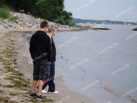 Jugendliche am Strand