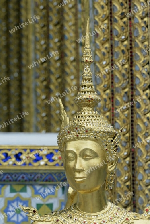 Die Tempelanlage des Wat Phra Kaew in der Hauptstadt Bangkok von Thailand in Suedostasien.