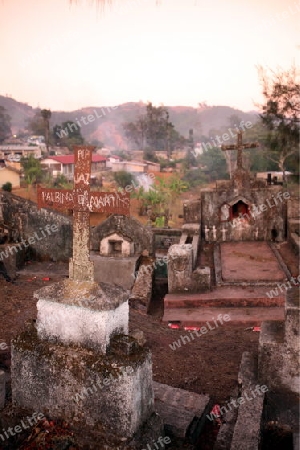 Ein Friedhof im Bergdorf Maubisse suedlich von Dili in Ost Timor auf der in zwei getrennten Insel Timor in Asien.  