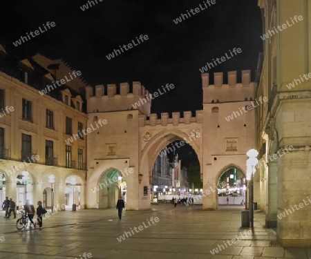 M?nchen - Karlstor bei Nacht