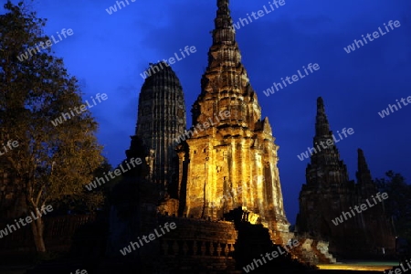 Der Wat Chai Wattanaram Tempel in der Tempelstadt Ayutthaya noerdlich von Bangkok in Thailand. 