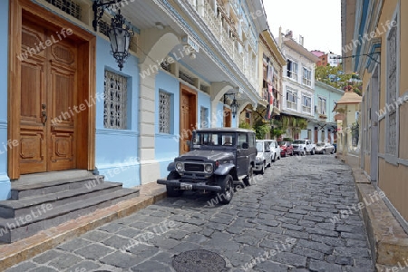 bunte Wohnhaeuser im Bezirk Las Penas, auf dem Cerro Santa Ana,  Guayaquil, Ecuador, Suedamerika