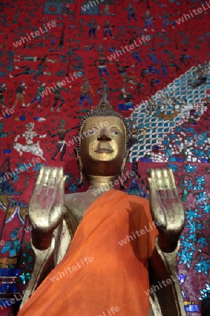 Buddhafiguren in einem der Tempel Xieng Thong in der Altstadt von Luang Prabang in Zentrallaos von Laos in Suedostasien.