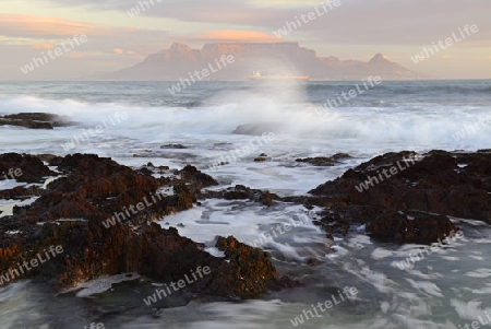 letztes Licht auf den Tafelberg, gesehen vom Bloubergstrand, Kapstadt, West Kap, Western Cape, S?dafrika, Afrika