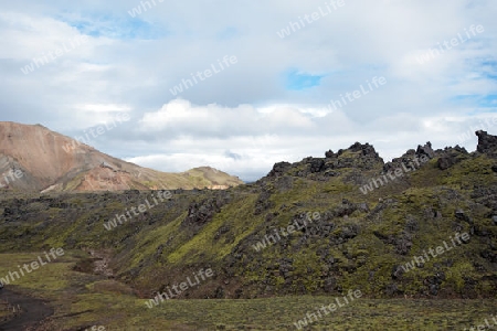 Der S?dwesten Islands, Obsidian Lavafeld Laugahraun vor Vulkan-Kulisse in Landmannalaugar