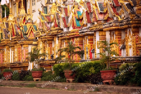 Der Tempel Wat Sainyaphum in der Stadt Savannahet in zentral Laos an der Grenze zu Thailand in Suedostasien.