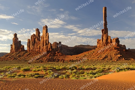 Totem Pole bei Sonnenaufgang, Monument Valley, Arizona, USA