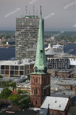 Das Stadtpanorama ueber die Altstadt von Riga der Hauptstadt