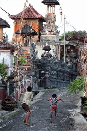 Asien, Suedost, Indonesien, Bali, Insel, Nusa Lembongan, Jungutbatu, Dorf, Hauptort, Altstadt, Tempel, Gasse, Dorf, Architektur, Alltag, Tradition, Kultur,     (Urs Flueeler) 