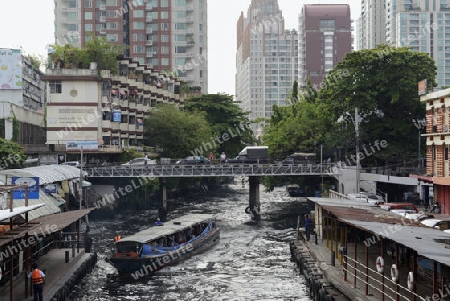 Der Kanal Khlong Saen Soeb in der Hauptstadt Bangkok von Thailand in Suedostasien.