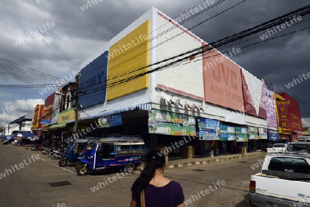 Geschaefte im Zentrum der Stadt Amnat Charoen in der Provinz Amnat Charoen nordwestlich von Ubon Ratchathani im nordosten von Thailand in Suedostasien.