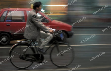 a mainroad with a bicycle in the city of Chengdu in the provinz Sichuan in centrall China.