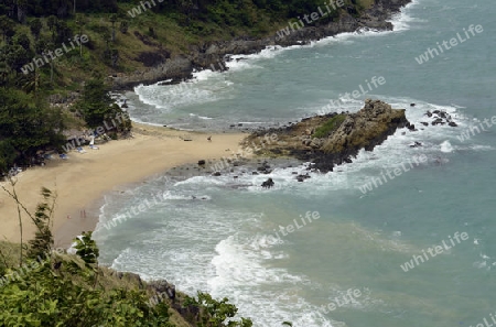 Ein Strand in Hat Nai Harn im sueden der Insel Phuket im sueden von Thailand in Suedostasien.