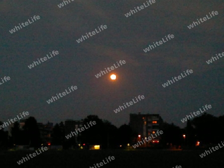 Mond bevor Gewitter