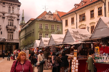 Europa, Osteuropa, Slowakei, Hauptstadt, Bratislava, Altstadt, Platz, Rathausplatz, Maximilianfontaene, Rathaus, Sommer,