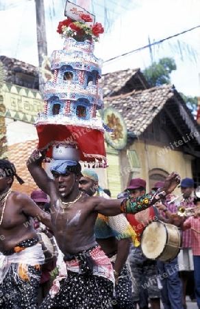 Asien, Indischer Ozean, Sri Lanka,Ein traditionelles Neujahrs Fest mit Umzug im Kuestendorf Dalawella an der Suedkueste von Sri Lanka. (URS FLUEELER)