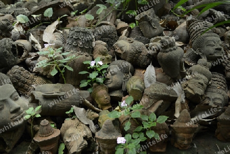 Traditionelle Figuren stehen im Garten von Ban Phor Linag Meuns Terracota Art zum Verkauf bereit dies im Terracota Garden in Chiang Mai im norden von Thailand in Suedostasien.