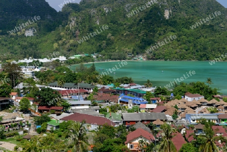 The view from the Viewpoint on the Town of Ko PhiPhi on Ko Phi Phi Island outside of the City of Krabi on the Andaman Sea in the south of Thailand. 