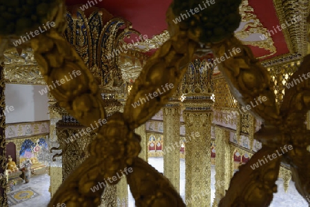 Der Grosse Tempel oder Chedi Phra Maha Chedi Chai Mongkhon auf einem Huegel bei Roi Et in der Provinz Roi Et nordwestlich von Ubon Ratchathani im nordosten von Thailand in Suedostasien.